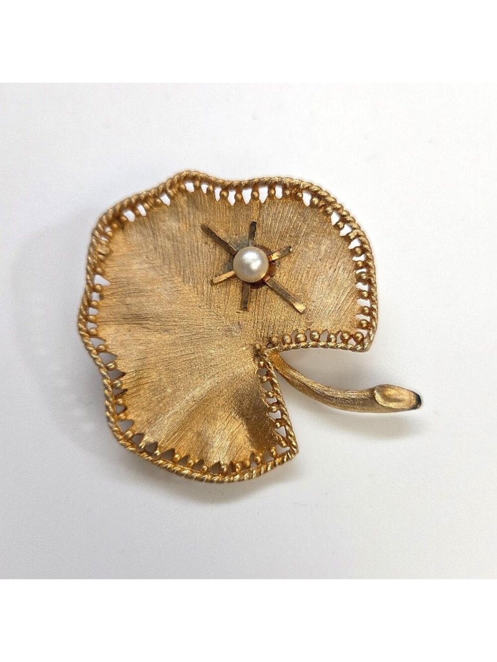 Vintage Brushed Gold-Tone Lily Pad Brooch Faux Pearl Accent
